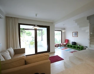 Bodrum Akyarlar'da Deniz Manzaralı, Ferah Konsepte Sahip Yazlık - 3