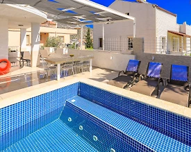 Kaş Kalkan'da Denize Yürüme Mesafesinde, Özel Havuzlu, Tripleks Villa - 2