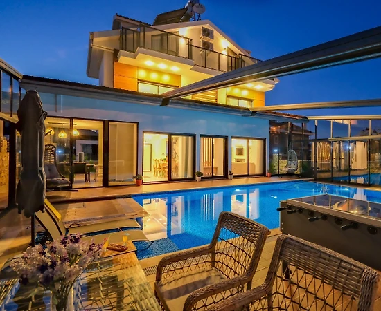 Fethiye’de Ölüdeniz Plajı’na Yakın, Isıtmalı Havuzlu, Kiralık Villa - 1