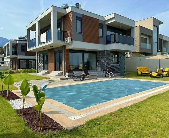 Kemer Tekirova'da Lüks Tasarıma Sahip, Özel Havuzlu, Geniş Villa - 1