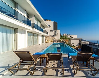 Kaş Bezirgan'da Panoramik Deniz Manzaralı, Merkezi, Kiralık Villa - 1