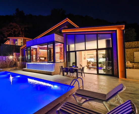 Kaş İslamlar'da Doğayla İç İçe, Açık ve Kapalı Havuzlu, Konforlu Villa - 1