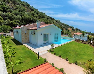 Fethiye Ölüdeniz'de Bahçe İçerisinde, Özel Havuzlu, Müstakil Villa - 1