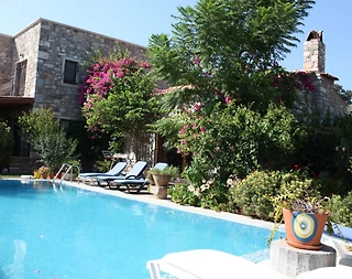 Bodrum Bitez'de Yemyeşil Bahçeli, Özel Havuzlu, Konforlu Villa - 1