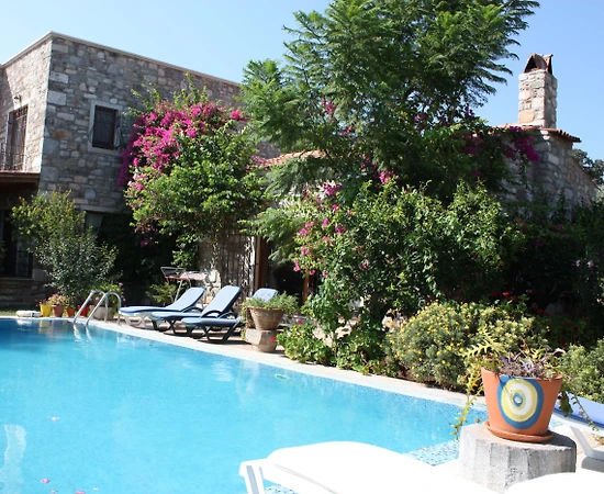 Bodrum Bitez'de Yemyeşil Bahçeli, Özel Havuzlu, Konforlu Villa - 1