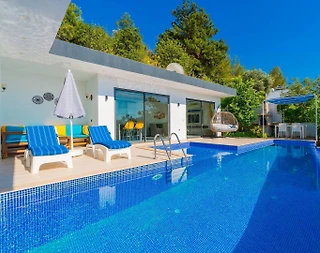 Kaş Üzümlü'de Doğa Manzaralı, Isıtmalı Havuzlu, Jakuzili Villa - 1