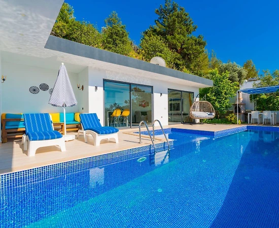 Kaş Üzümlü'de Doğa Manzaralı, Isıtmalı Havuzlu, Jakuzili Villa - 1