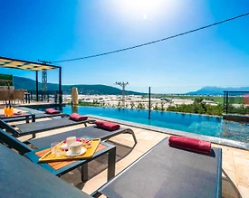 Kaş Yeşilköy'de Göz Alıcı Doğada, Özel Havuzlu, Modern Tasarımlı Villa - 3