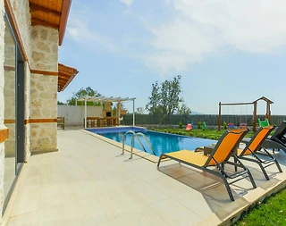 Kaş Üzümlü'de Çocuk Oyun Alanlı, Özel Havuzlu, Modern Villa - 2