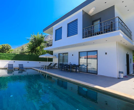 Kaş Üzümlü'de Özel Havuzlu, Jakuzili, 5 Kişilik, Kiralık Villa - 1