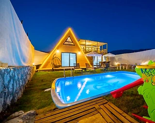 Kaş Yeşilköy'de Ahşap Mimarili, Özel Havuzlu, Bahçeli Villa - 2