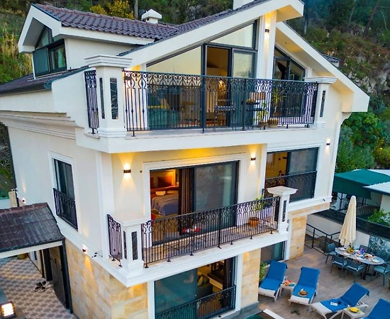 Muğla Fethiye'de Enfes Deniz Manzaralı, Kapalı Havuzlu, Saunalı Villa - 1