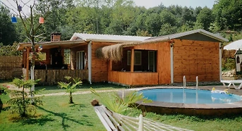 Sapanca Memnuniye'de Geniş Bahçeli, Şömineli ve Jakuzili, Şık Villa