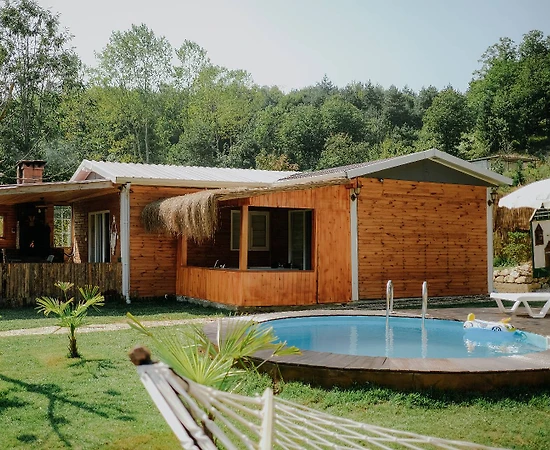 Sapanca Memnuniye'de Geniş Bahçeli, Şömineli ve Jakuzili, Kiralık Villa - 1