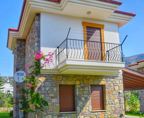 Datça Emecik'te Denize Yakın Mesafede, Bahçeli, Kiralık Villa - 1