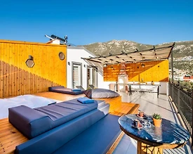 Kaş Kalkan'da Deniz Manzaralı, Çift Jakuzili, 4 Kişilik Tatil Evi - 2