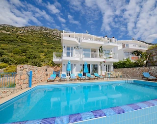 Kaş Bezirgan'da Enfes Deniz Manzaralı, Özel Havuzlu, Konforlu Villa - 2