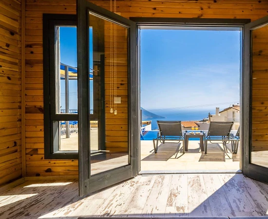 Kaş İslamlar'da Ahşap Mimarili, Sonsuzluk Havuzlu, Kiralık Villa - 1