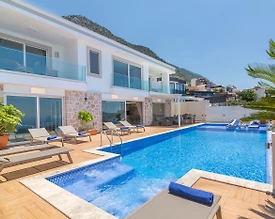 Kalkan Kördere'de Görülmeye Değer Manzaralı, Özel Havuzlu, Kiralık Villa - 2