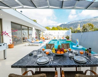 Kaş İslamlar'da Geniş Bahçeli, Özel Havuzlu, Kiralık Villa - 4