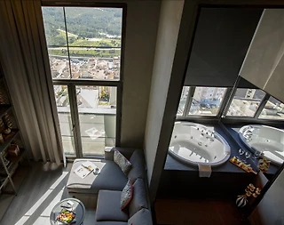 İstanbul Ataşehir'de Muhteşem Manzaralı, Asma Katlı, Jakuzili Suit - 2