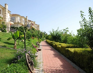 Alanya'da Muhteşem Olanaklara Sahip, Havuzlu, Konforlu Suit - 1