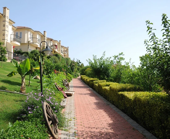 Alanya'da Muhteşem Olanaklara Sahip, Havuzlu, Konforlu Suit - 1