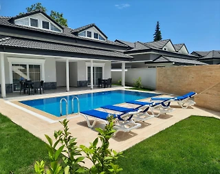 Kemer Arslanbucak'ta Modern Tasarımlı, Ortak Havuzlu, Kiralık Villa - 1