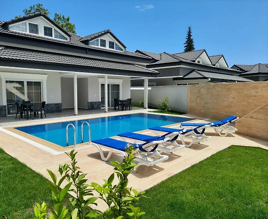 Kemer Arslanbucak'ta Modern Tasarımlı, Ortak Havuzlu, Kiralık Villa - 1