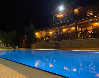 İstanbul Şile'de Geniş Bahçeli, Özel Havuzlu, Ahşap Villa - 1