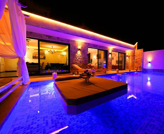 Kaş İslamlar'da Deniz ve Doğa Manzaralı, Özel Havuzlu, Lüks Villa - 1