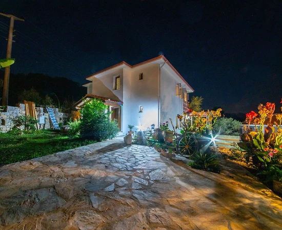 Marmaris Selimiye'de Yemyeşil Doğada, Geniş Bahçeli, 6 Kişilik Villa - 1