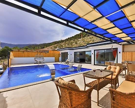 Kaş Sarıbelen'de Sakin Konumda, Özel Havuzlu, 5 Kişilik Villa - 3