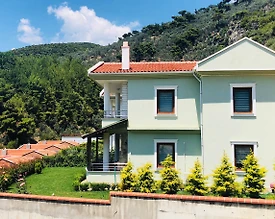 Balıkesir Edremit'te Deniz Manzaralı, Geniş Bahçeli, Kiralık Villa - 2