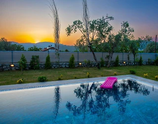 Fethiye Ölüdeniz'de Geniş Ailelere Uygun, Özel Havuzlu, Jakuzili Villa - 4