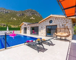 Kaş Bezirgan'da Doğa Manzaralı, Sonsuzluk Havuzlu, Jakuzili Villa - 1