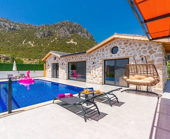 Kaş Bezirgan'da Doğa Manzaralı, Sonsuzluk Havuzlu, Jakuzili Villa - 1