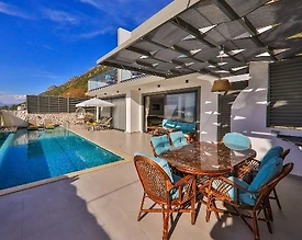 Kaş Bezirgan'da Enfes Deniz Manzaralı, Özel Havuzlu, Konforlu Villa - 2