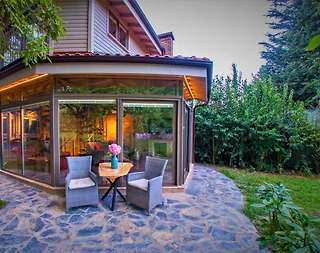 Sapanca'da Romantik Tasarıma Sahip, Geniş Bahçeli, Şömineli, Şık Villa - 4