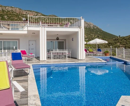 Kaş Bezirgan'da Göz Alıcı Deniz Manzaralı, Özel Havuzlu, Zarif Villa - 1
