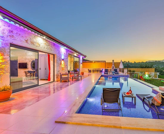 Kaş Belenli'de Çocuk Oyun Alanlı, Özel Havuzlu, Jakuzili Villa - 1