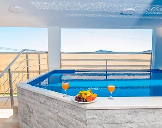 Kalkan Kördere'de Enfes Deniz Manzaralı, Serinleme Havuzlu, Lüks Suit - 2