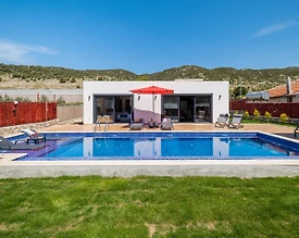 Kaş Sarıbelen'de Geniş Ailelere Uygun, Özel Havuzlu, Jakuzili Villa - 2