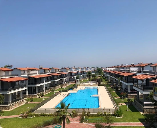 Kuşadası Güzelçamlı'da Sahile Yakın, Olimpik Havuzlu, Geniş Villa - 1
