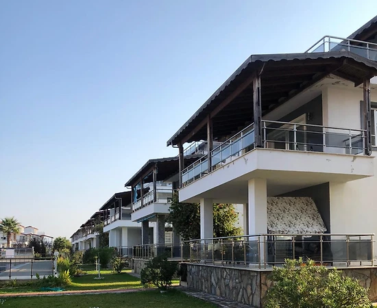 Kuşadası Güzelçamlı'da Olimpik Havuzlu, Geniş Teras ve Bahçeli Villa - 1