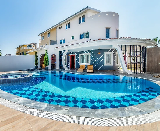 Serik Kadriye'de Ferah Tasarımlı, Yetişkin ve Çocuk Havuzlu, 3+1 Villa - 1