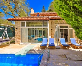 Kaş Sarıbelen'de Muhteşem Doğada, Isıtmalı Havuzlu, Taş Villa - 2