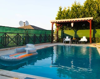 Sakarya Sapanca'da Geniş Bahçeli, Özel Havuzlu, Muhafazakar Villa - 4