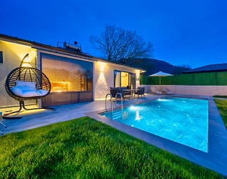 Muğla Fethiye'de Yemyeşil Bahçeli, Özel Havuzlu, Kiralık Villa - 2