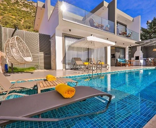 Kaş Bezirgan'da Enfes Deniz Manzaralı, Özel Havuzlu, Konforlu Villa - 1